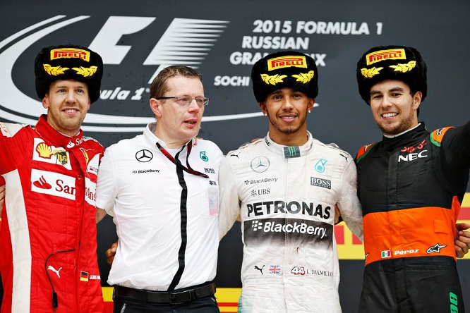 Vettel-Cowell-Hamilton-Perez-Podio-GP-Russia-Sochi-2015 blogimage